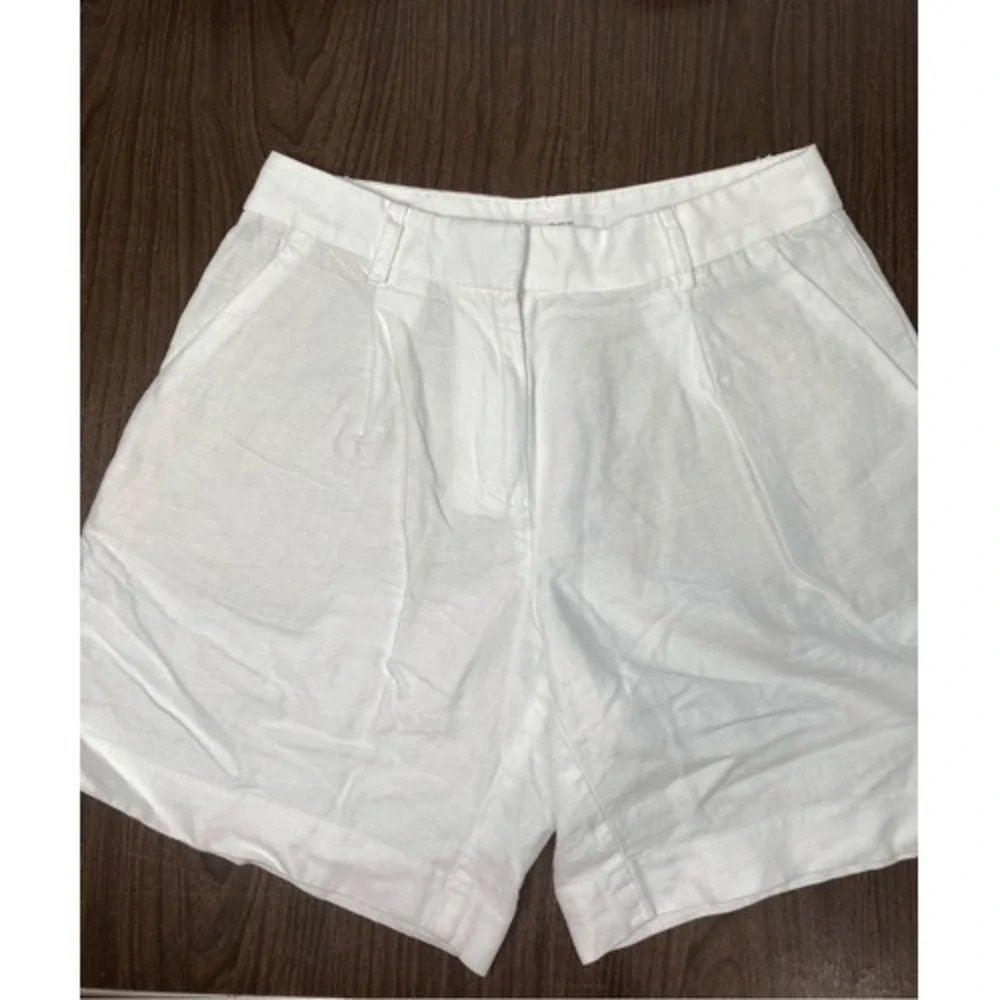 Loft Petite Bermuda Shorts‎ in Linen Blend White 00P